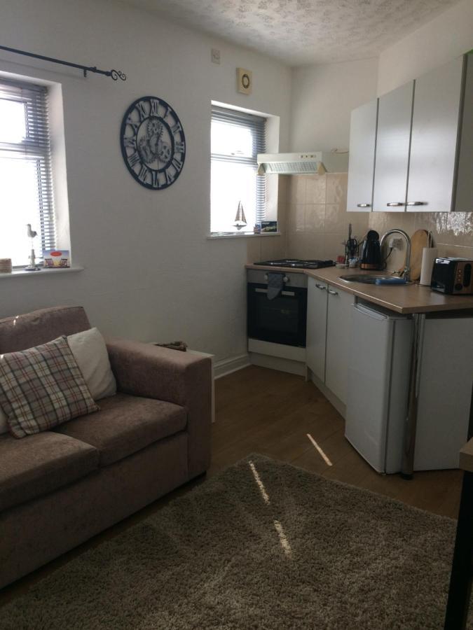 Lovely Little Flat By The Sea In 클리소프스 외부 사진