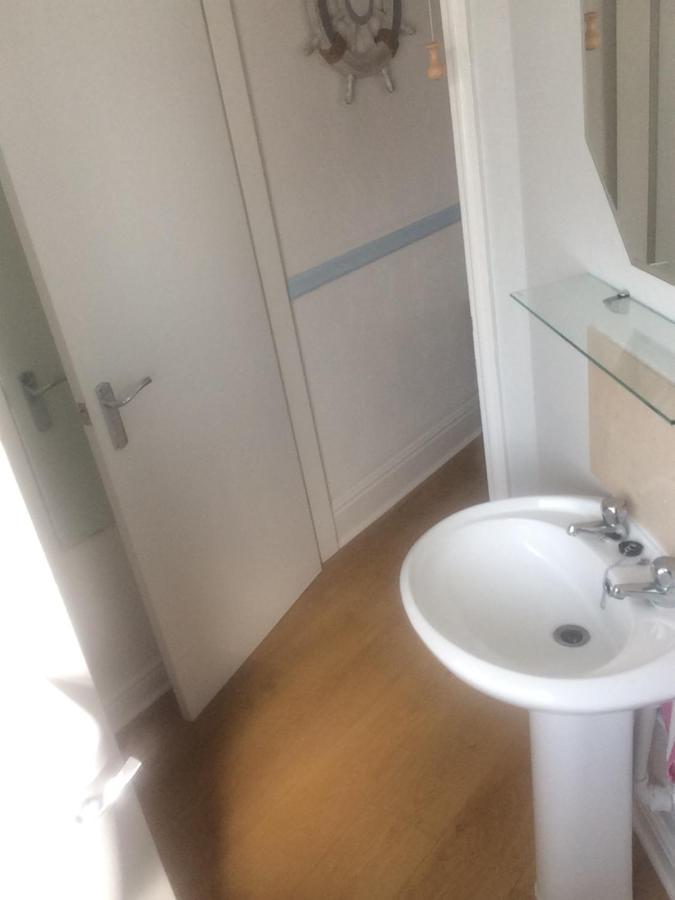 Lovely Little Flat By The Sea In 클리소프스 외부 사진